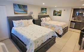 Sea Spray, Studio 114, Beach Steps Away! Pool+Wifi