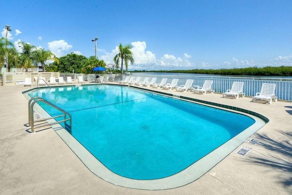 Sea Spray, Studio 114, Beach Steps Away! Pool+Wifi Ruskin Exterior photo