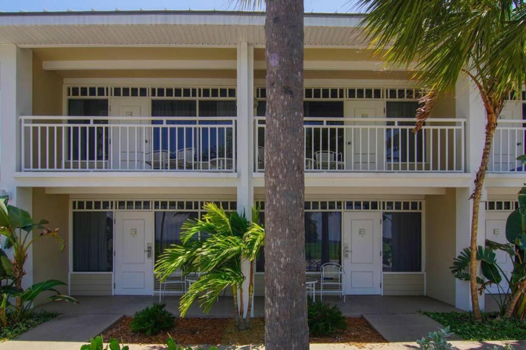 Sea Spray, Studio 114, Beach Steps Away! Pool+Wifi Ruskin Exterior photo