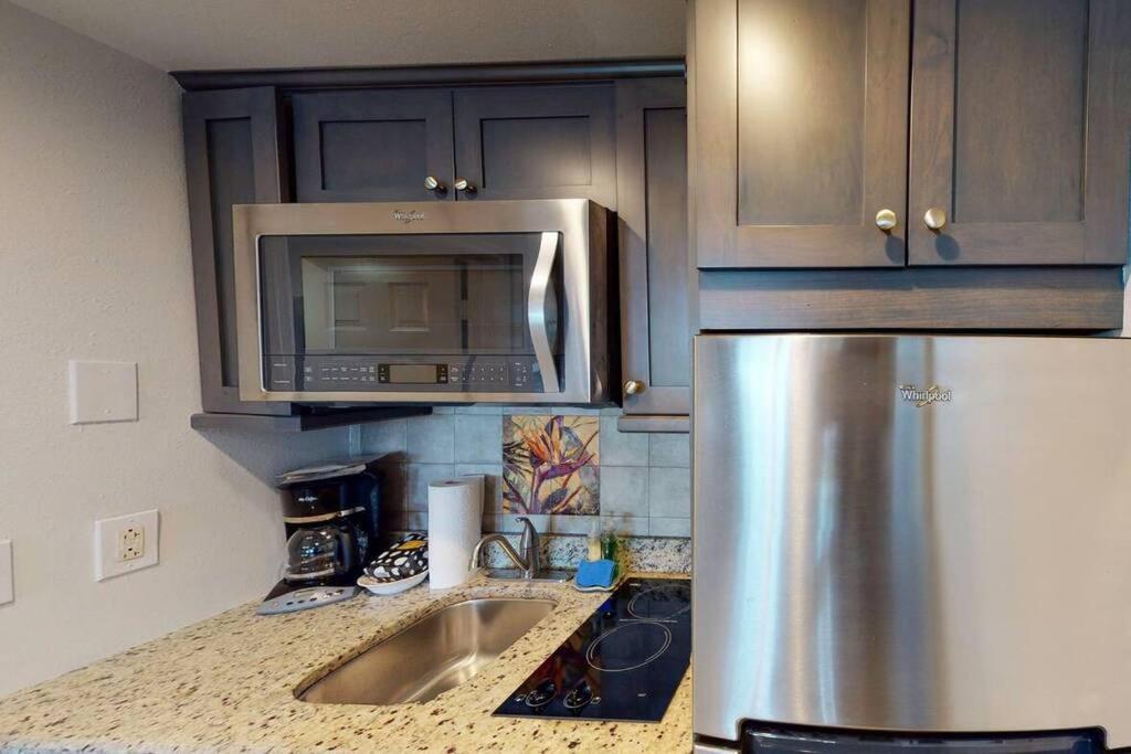 Sea Spray, Studio 114, Beach Steps Away! Pool+Wifi Ruskin Exterior photo